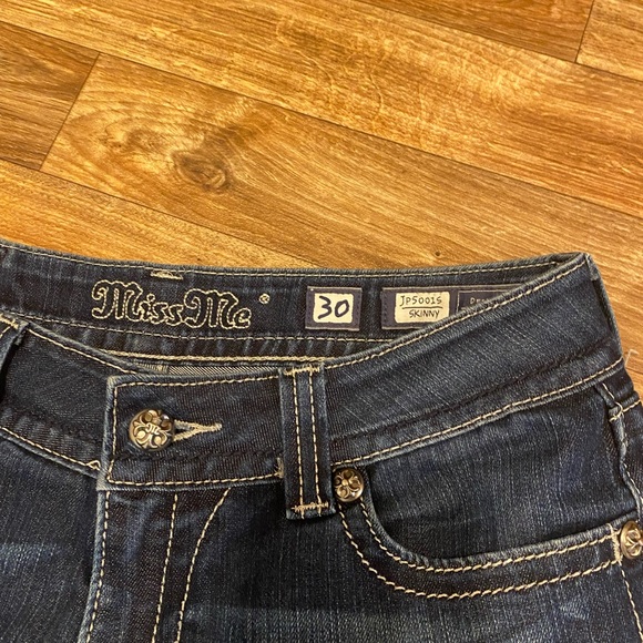 Miss Me	Low Rise 5 Pocket Skinny Jeans - Picture 4 of 11